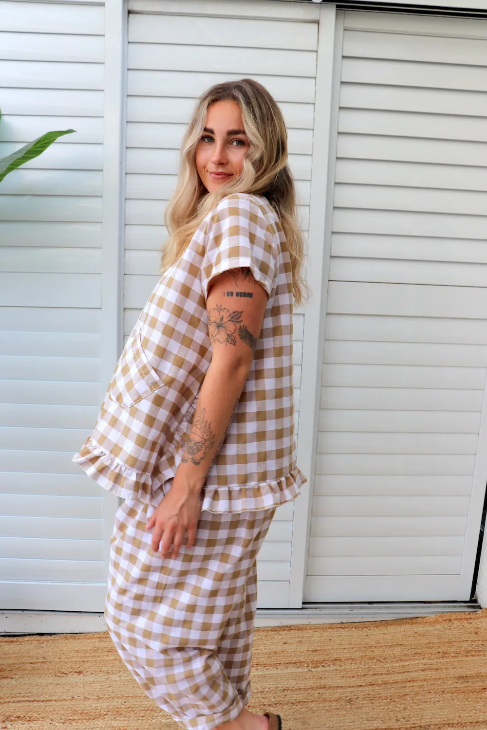 Amalfi Short Sleeve Top In Cotton Gingham Latte