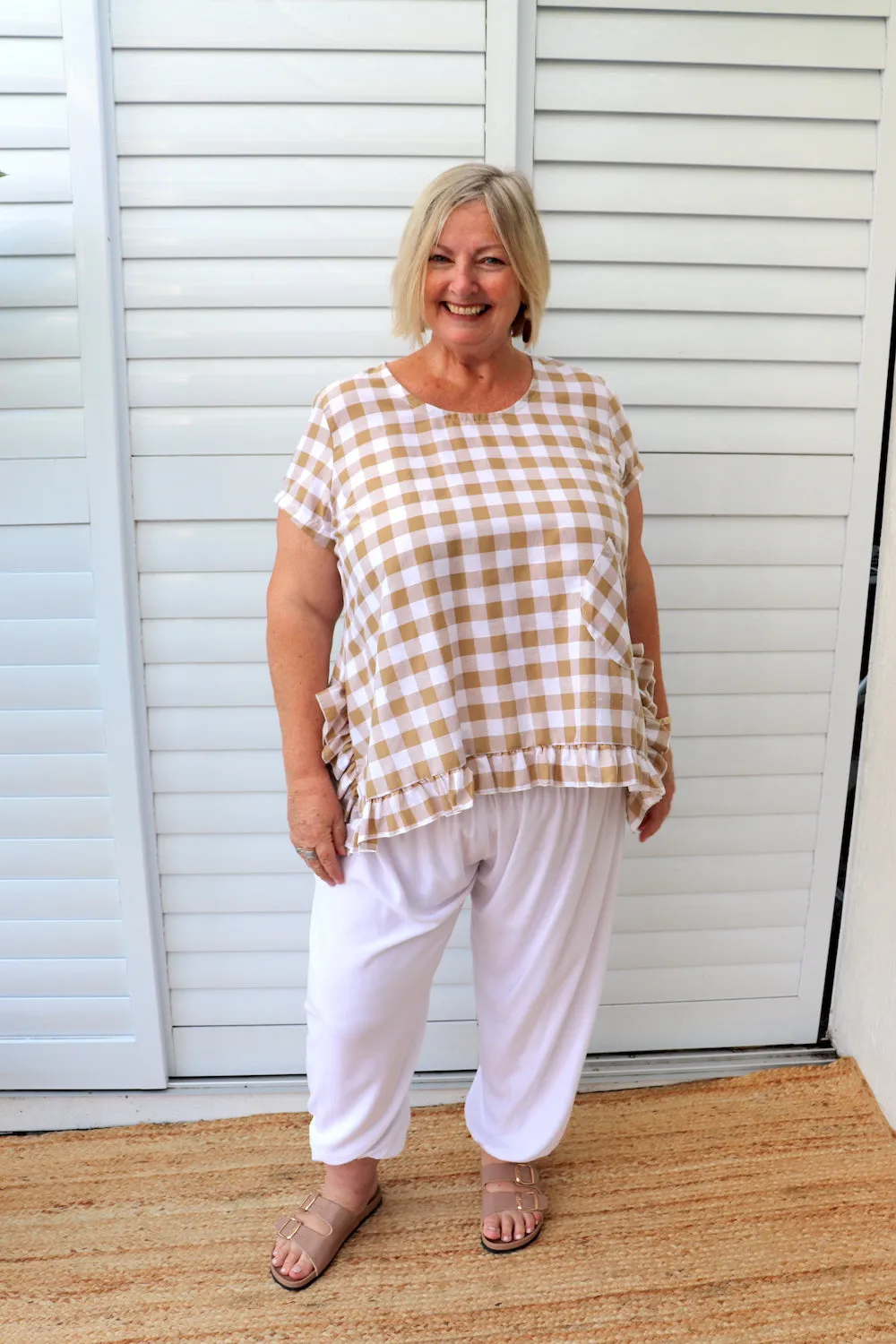 Amalfi Short Sleeve Top In Cotton Gingham Latte