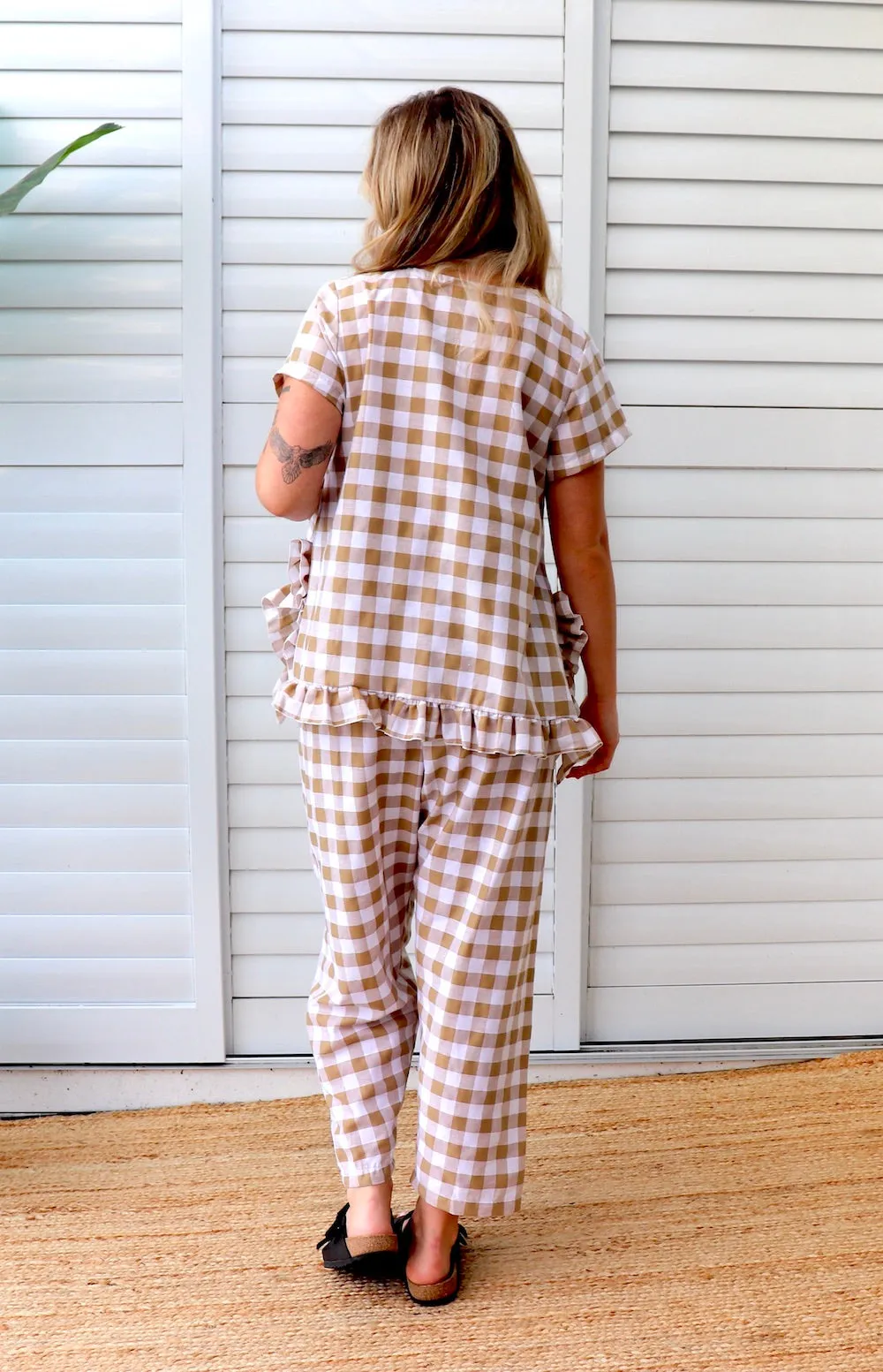 Amalfi Short Sleeve Top In Cotton Gingham Latte