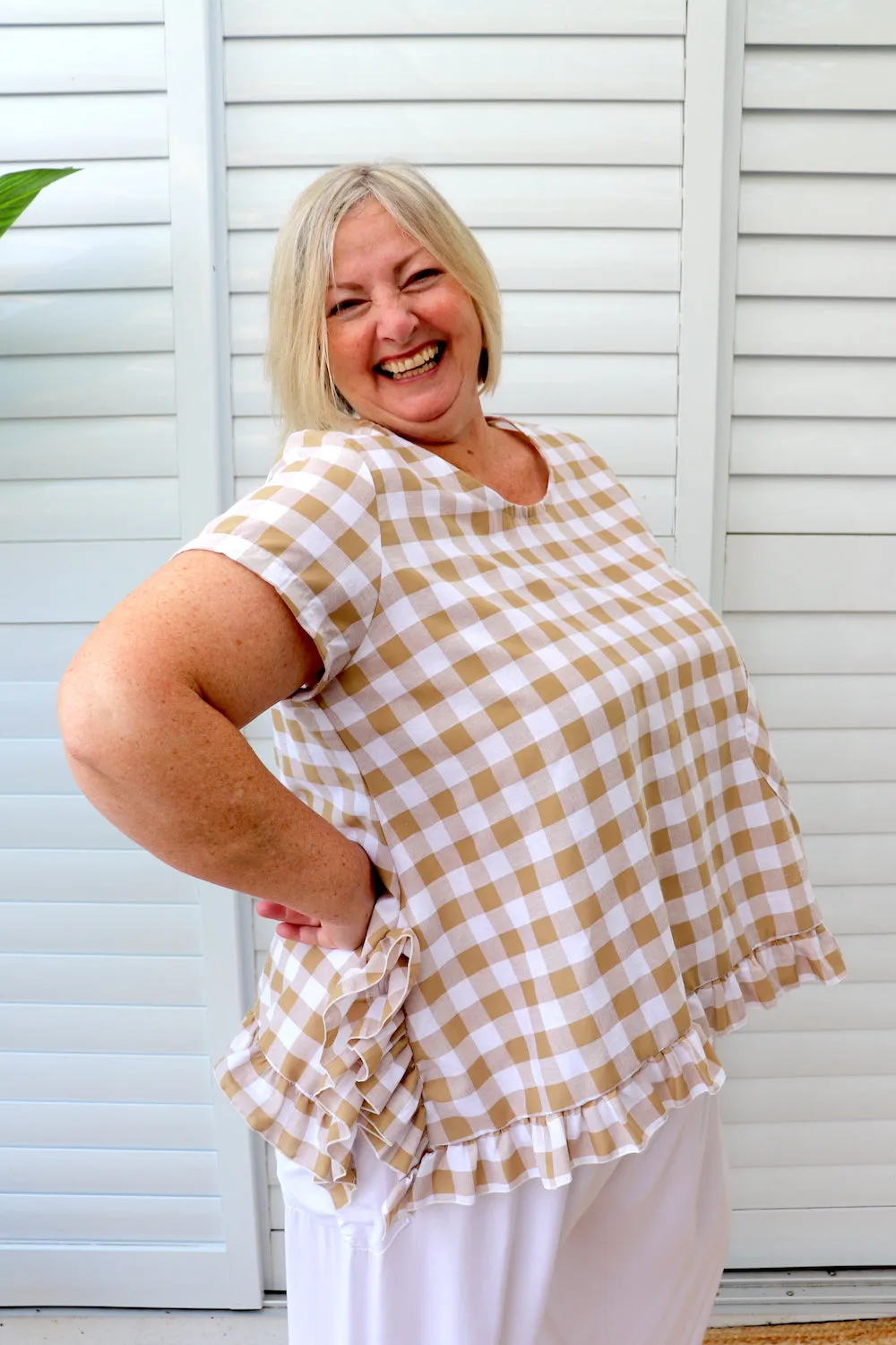 Amalfi Short Sleeve Top In Cotton Gingham Latte