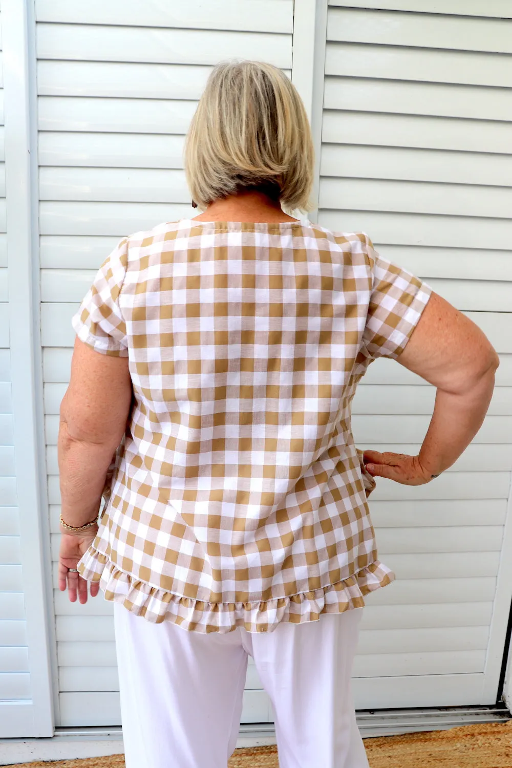 Amalfi Short Sleeve Top In Cotton Gingham Latte