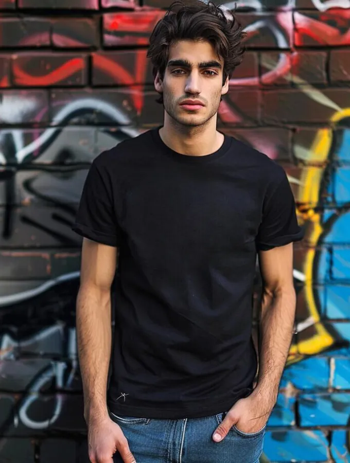 BASIC ROUNDNECK TEE - BLACK